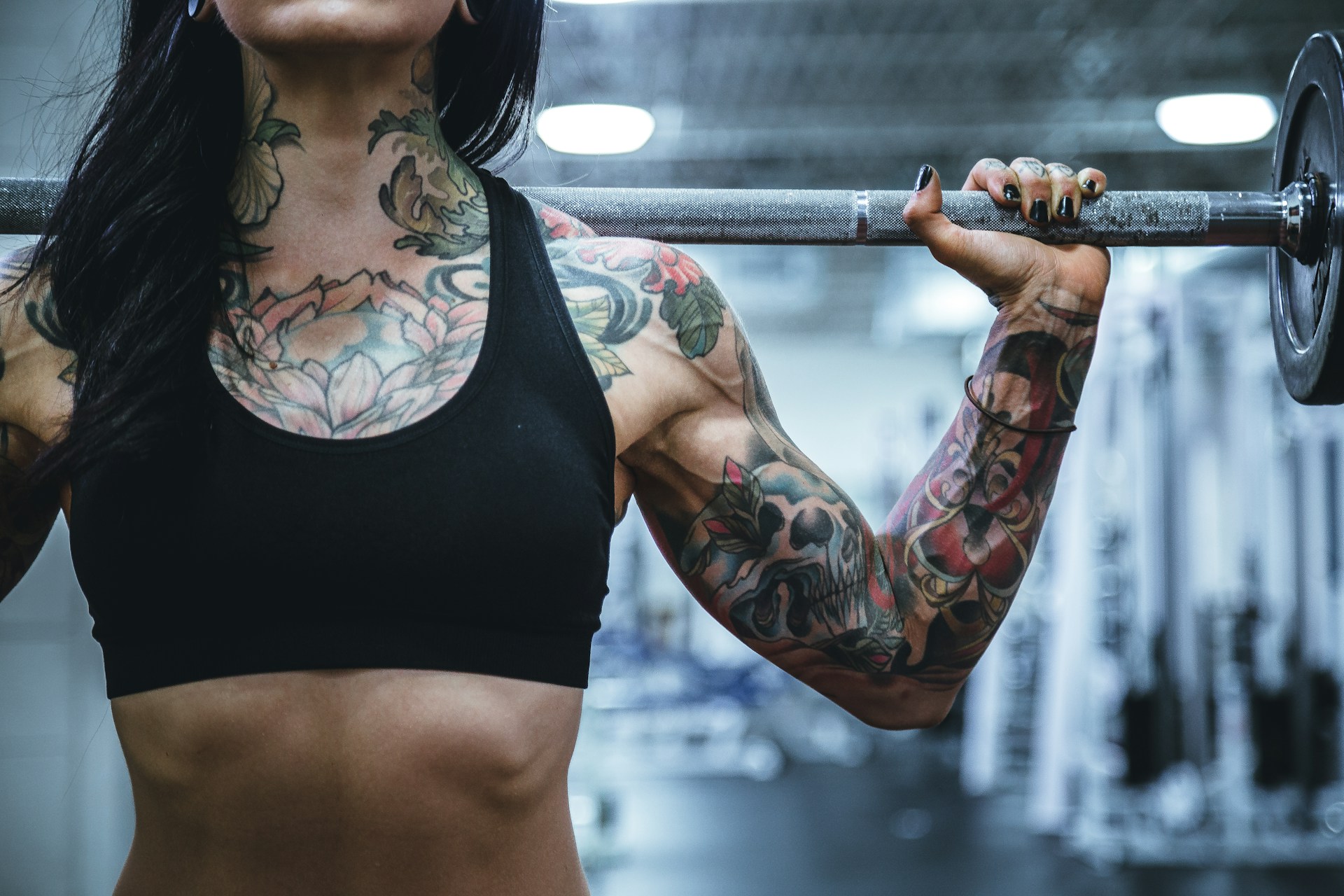 Tattoos und Sport: Worauf man achten muss!